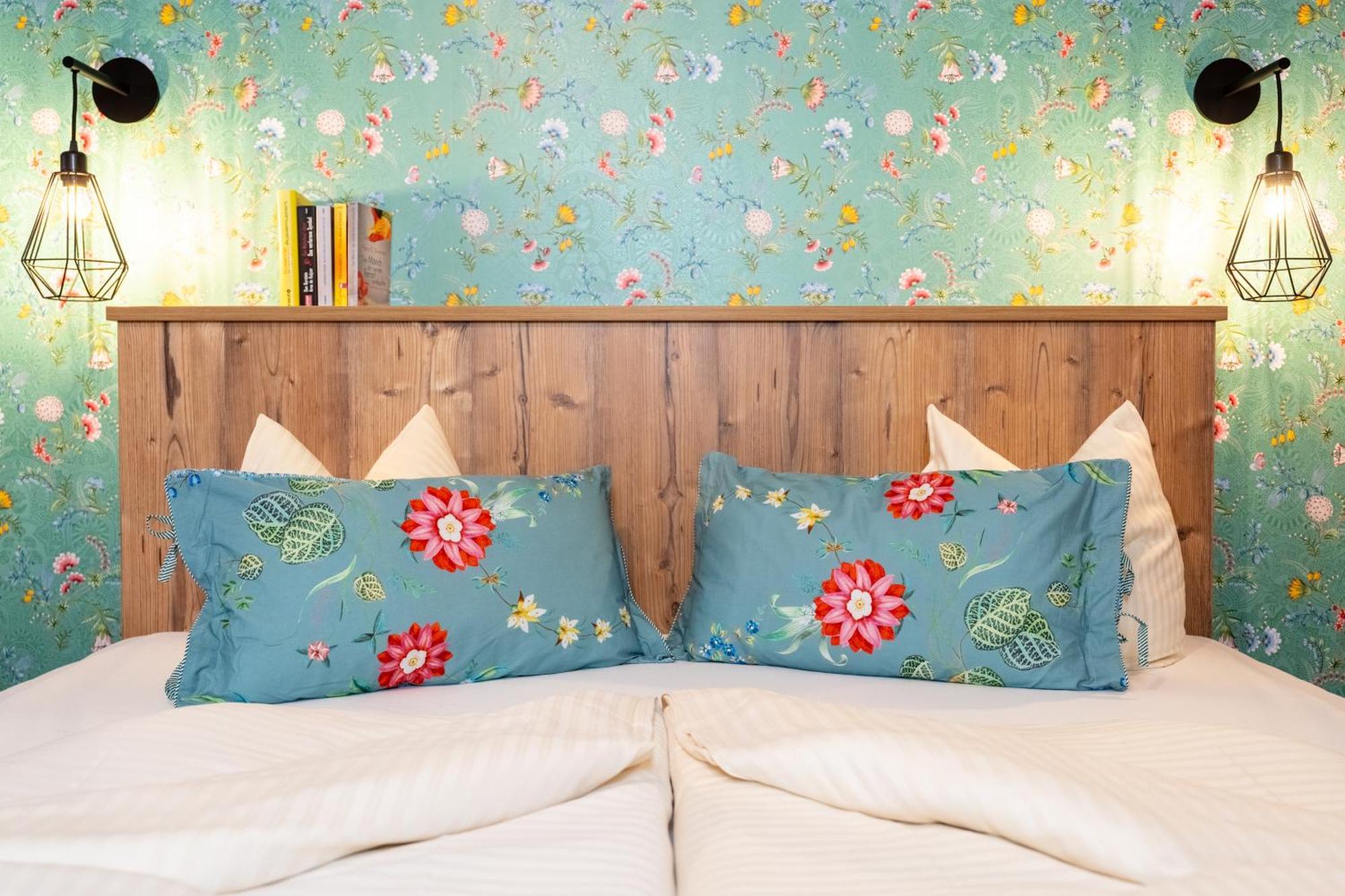 Hotel Krone Tirol 罗伊特 外观 照片