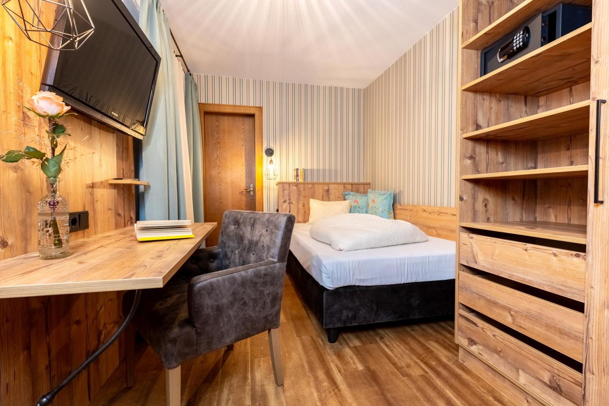 Hotel Krone Tirol 罗伊特 外观 照片