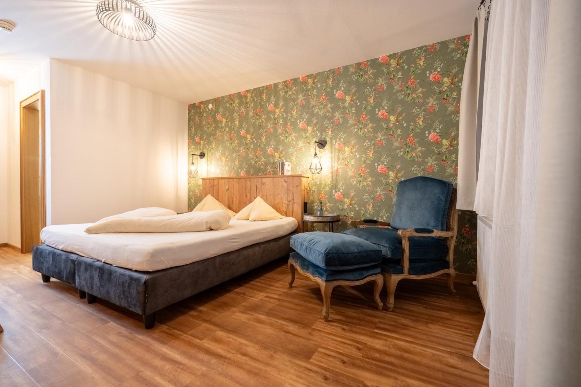 Hotel Krone Tirol 罗伊特 外观 照片