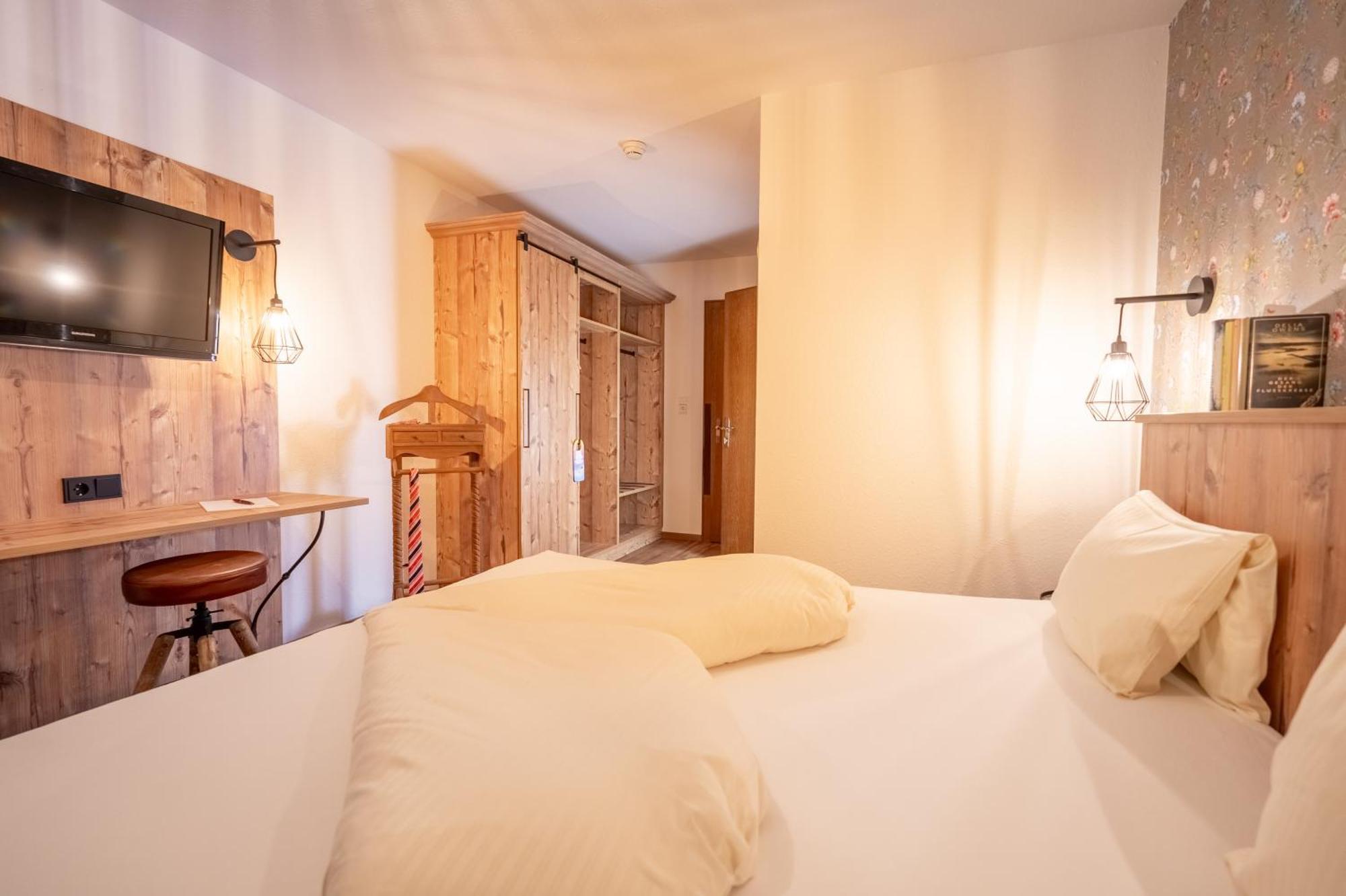 Hotel Krone Tirol 罗伊特 外观 照片