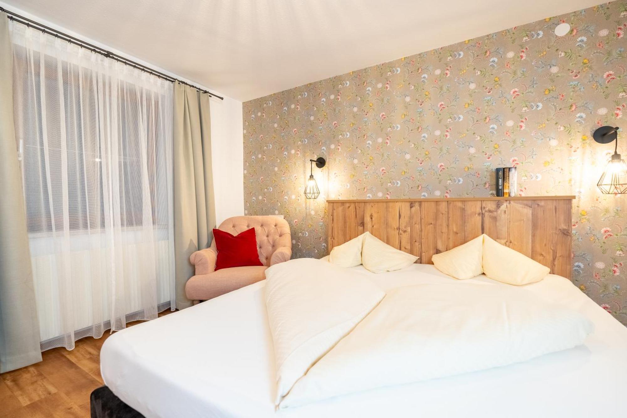 Hotel Krone Tirol 罗伊特 外观 照片
