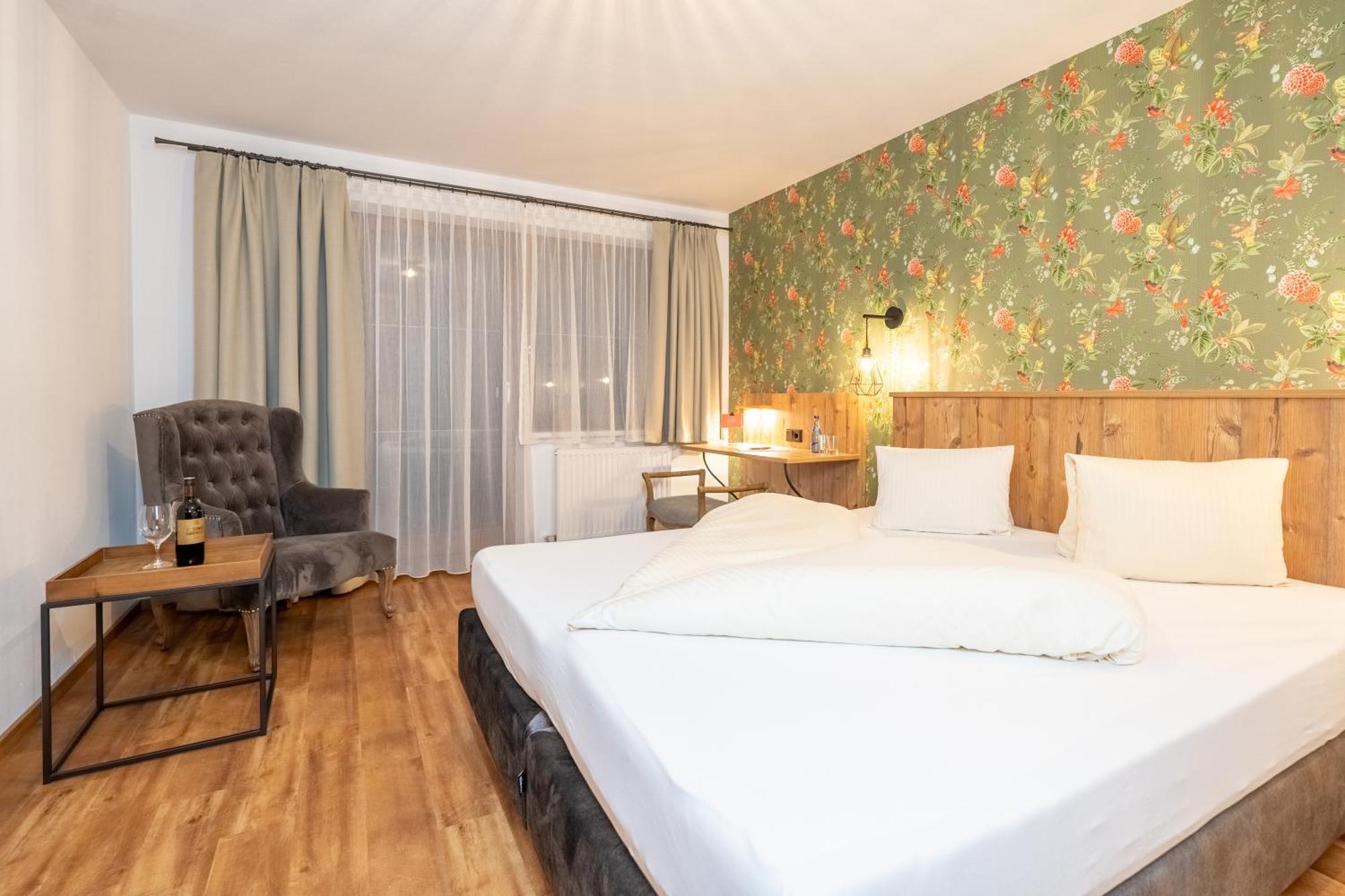 Hotel Krone Tirol 罗伊特 外观 照片