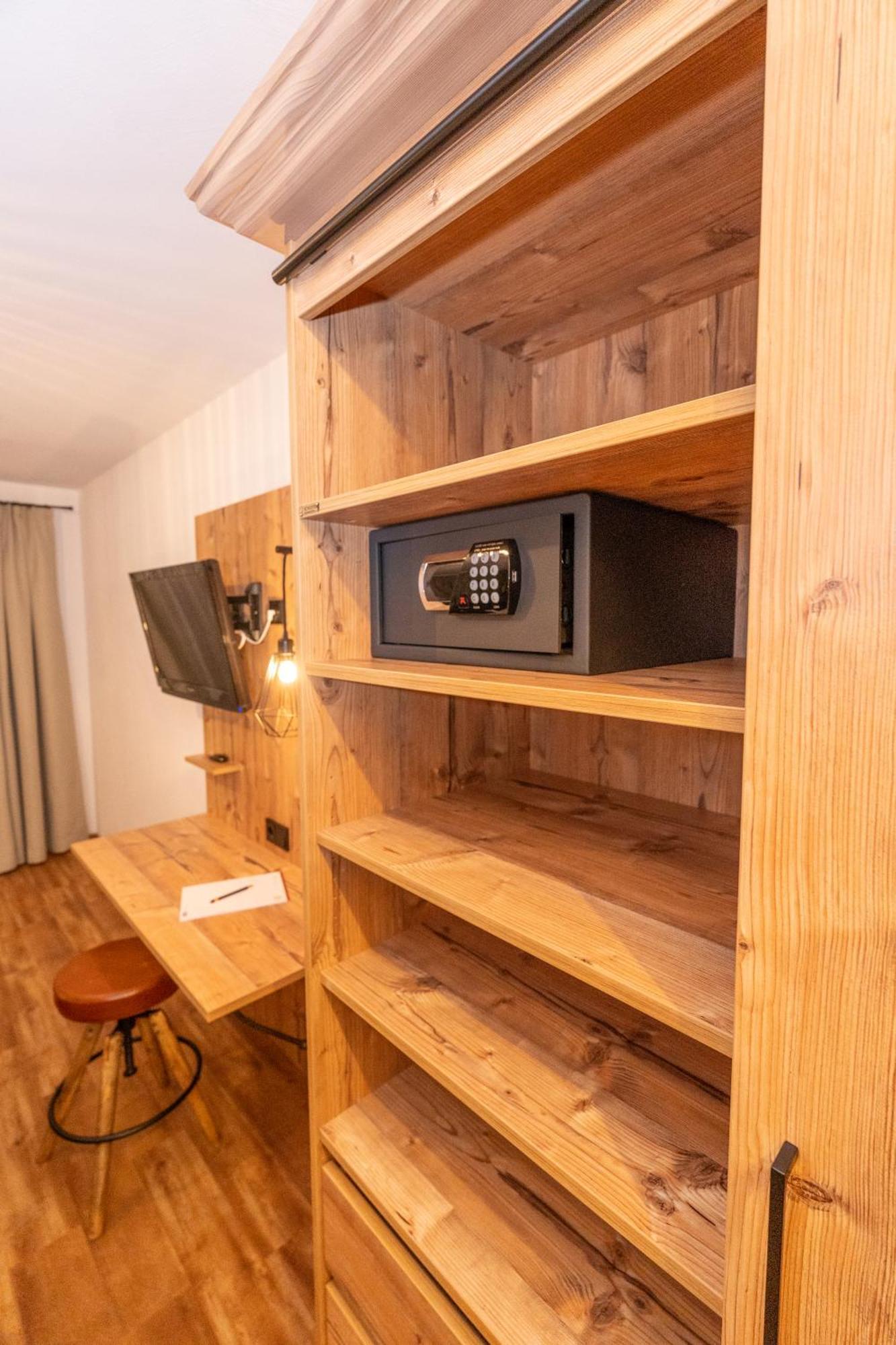 Hotel Krone Tirol 罗伊特 外观 照片