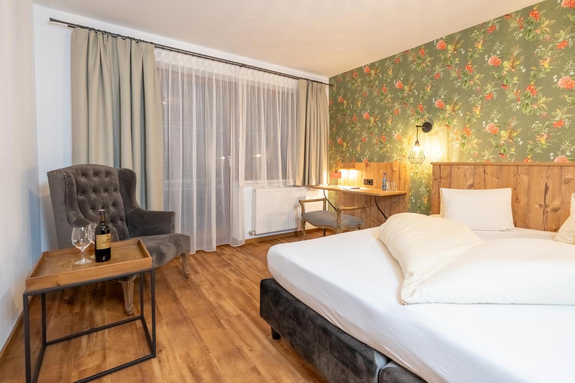 Hotel Krone Tirol 罗伊特 外观 照片