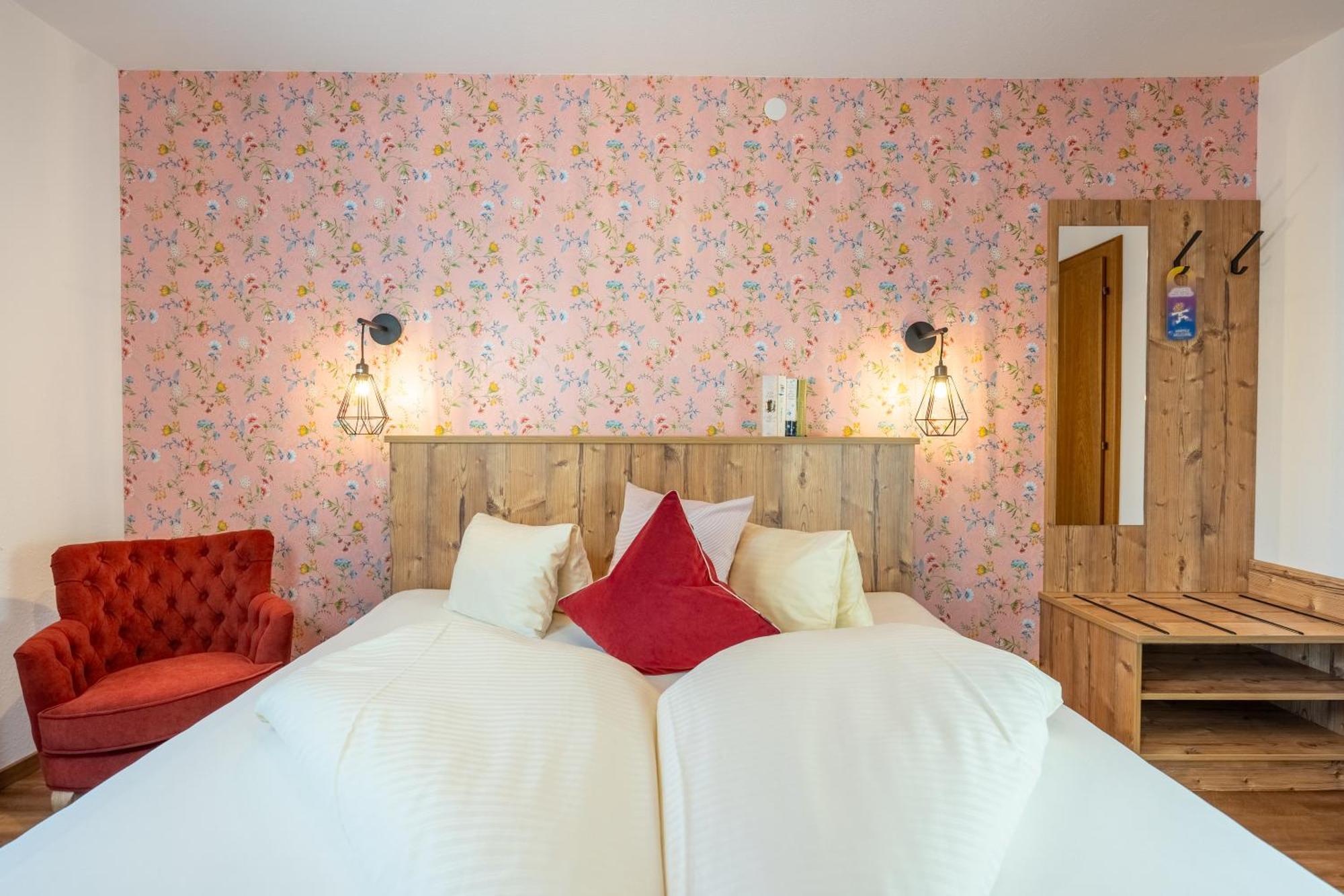 Hotel Krone Tirol 罗伊特 外观 照片