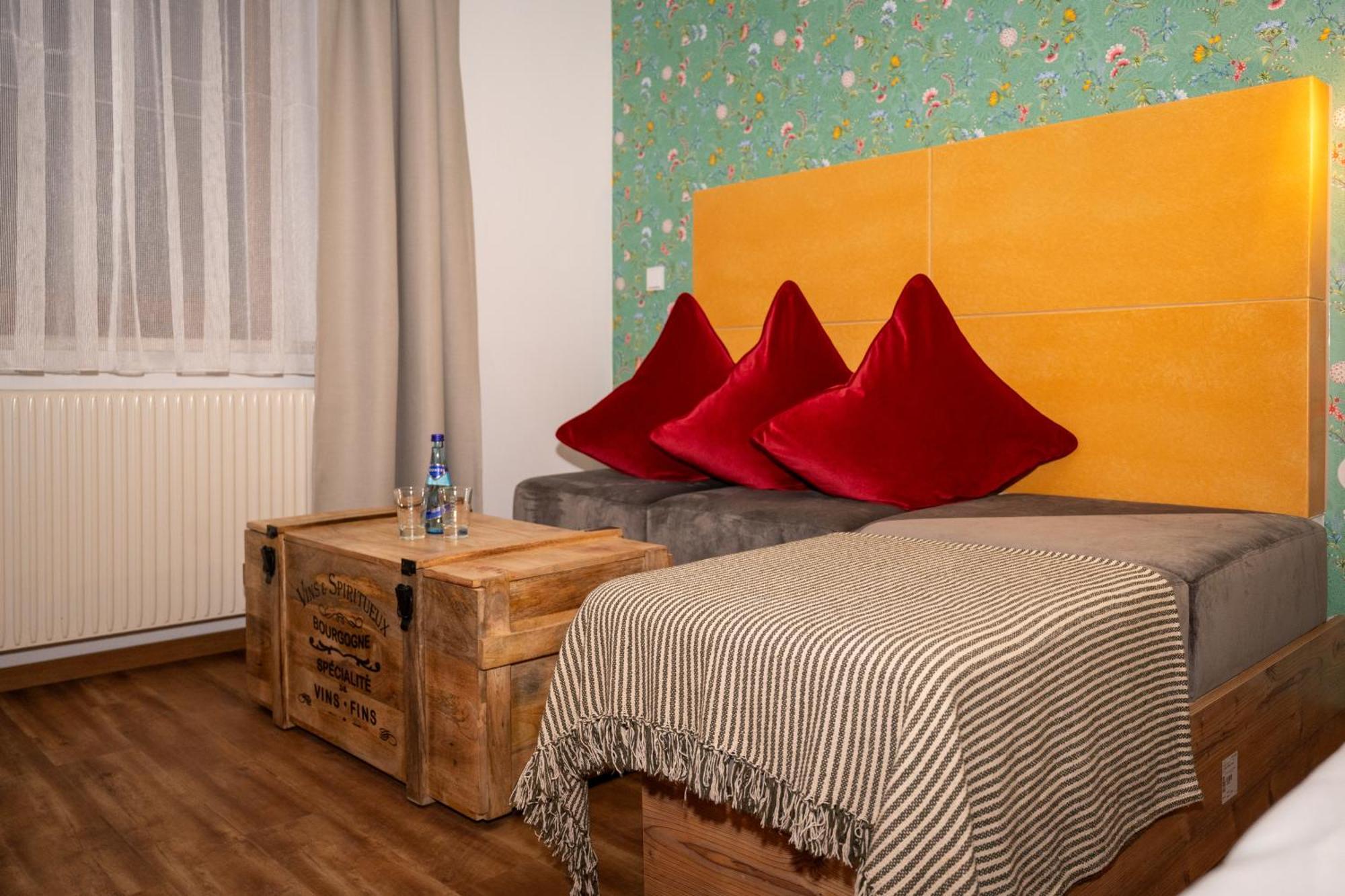 Hotel Krone Tirol 罗伊特 外观 照片