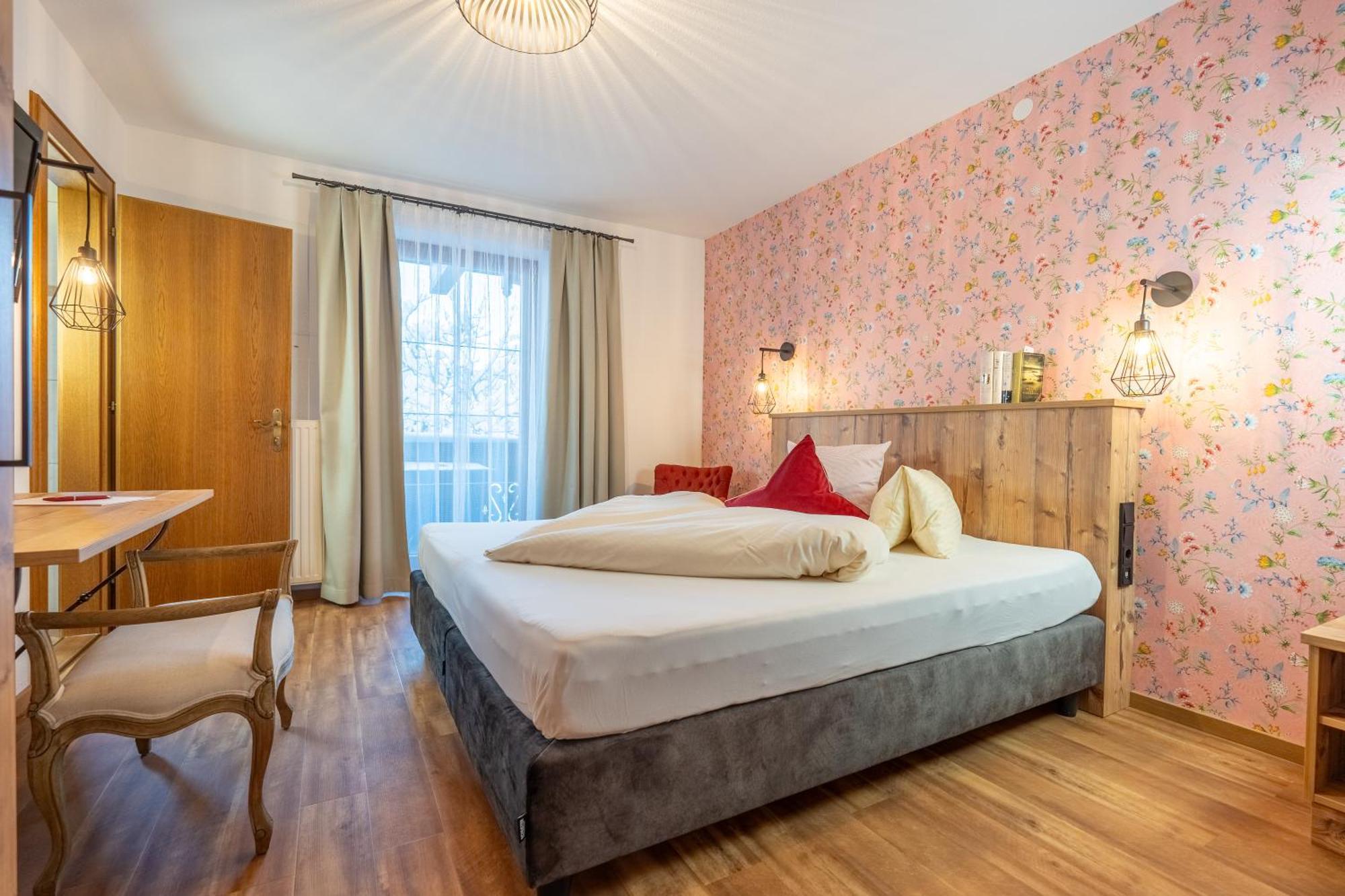 Hotel Krone Tirol 罗伊特 外观 照片