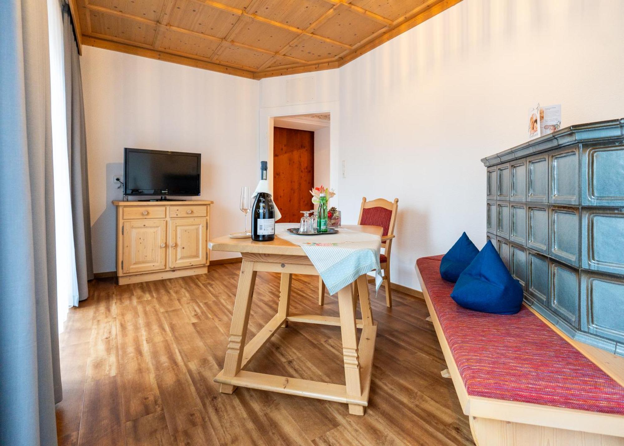 Hotel Krone Tirol 罗伊特 外观 照片