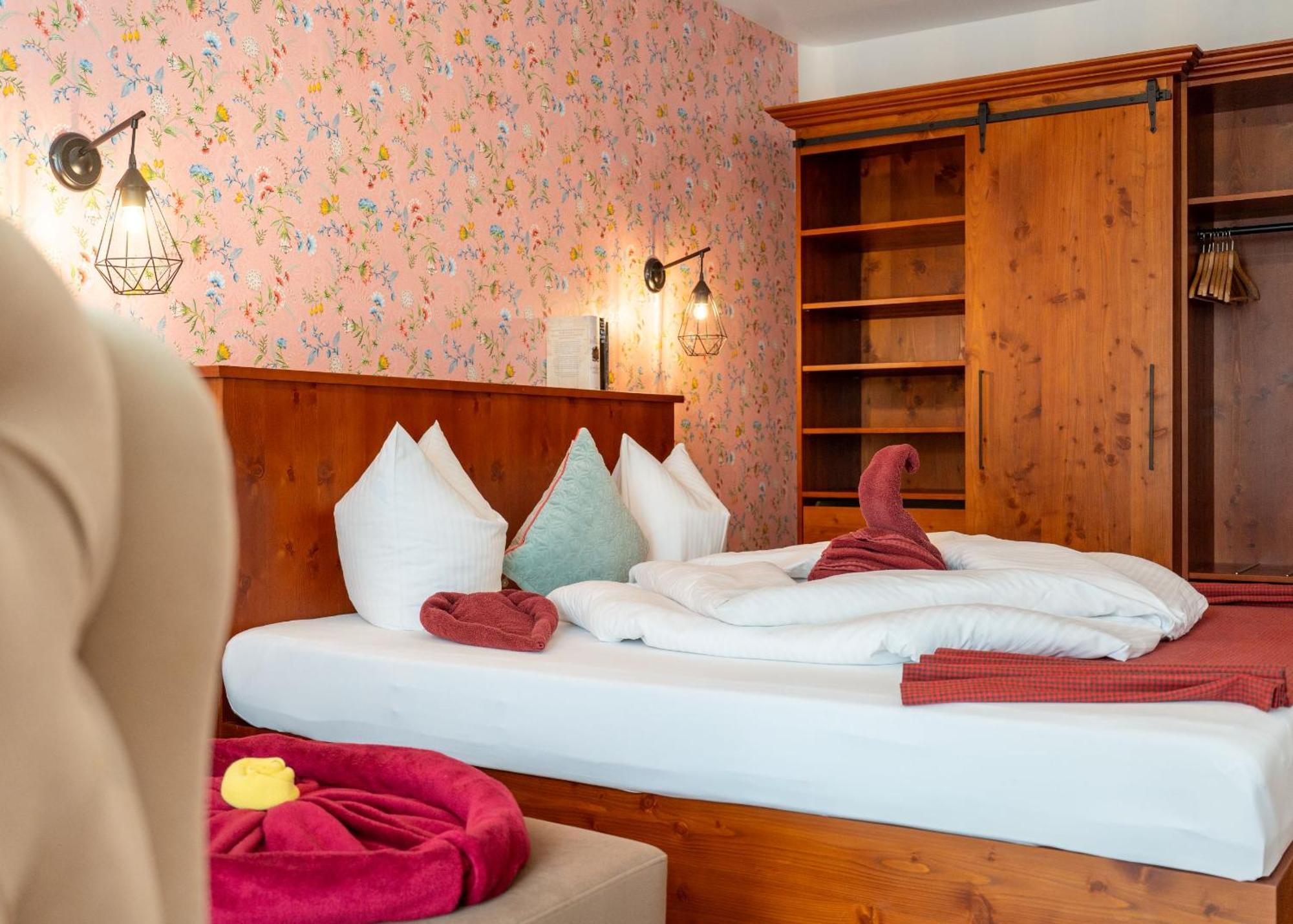 Hotel Krone Tirol 罗伊特 外观 照片