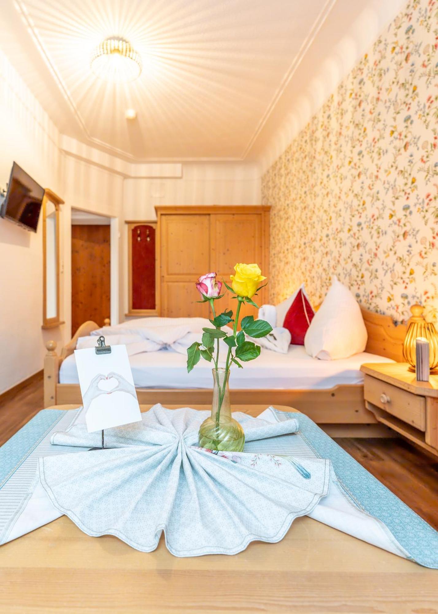 Hotel Krone Tirol 罗伊特 外观 照片