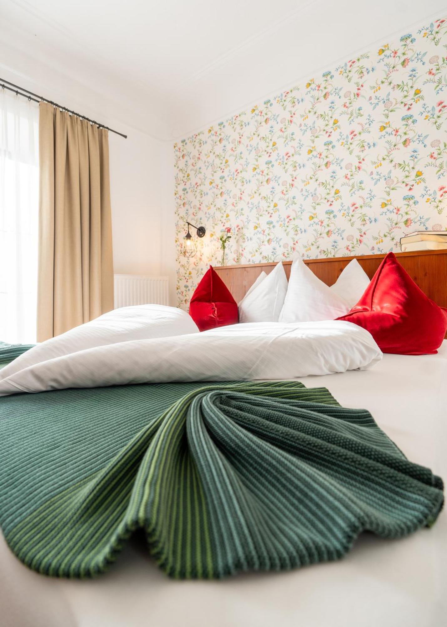 Hotel Krone Tirol 罗伊特 外观 照片