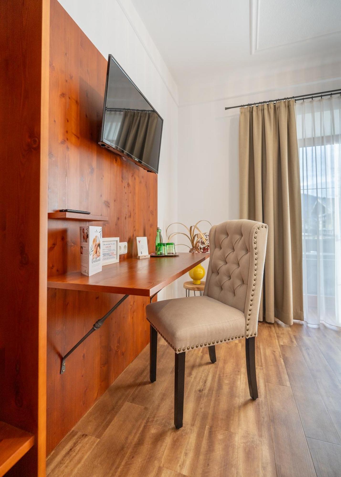 Hotel Krone Tirol 罗伊特 外观 照片
