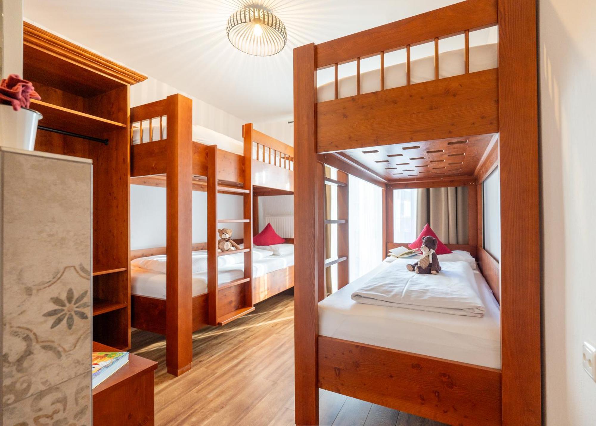 Hotel Krone Tirol 罗伊特 外观 照片