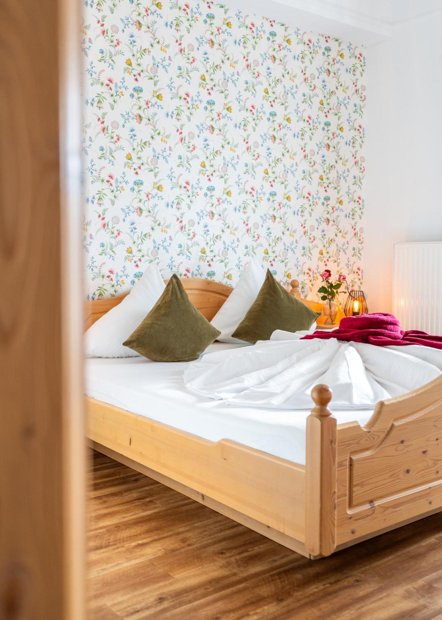 Hotel Krone Tirol 罗伊特 外观 照片