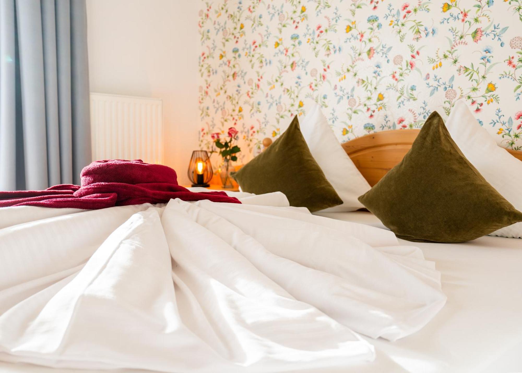 Hotel Krone Tirol 罗伊特 外观 照片