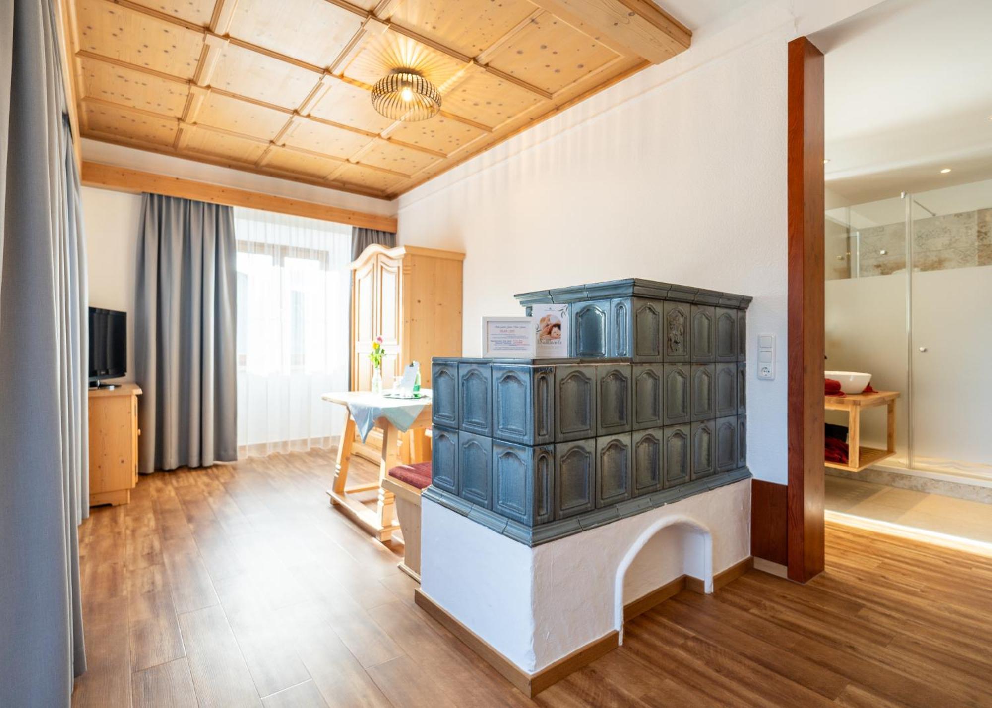Hotel Krone Tirol 罗伊特 外观 照片