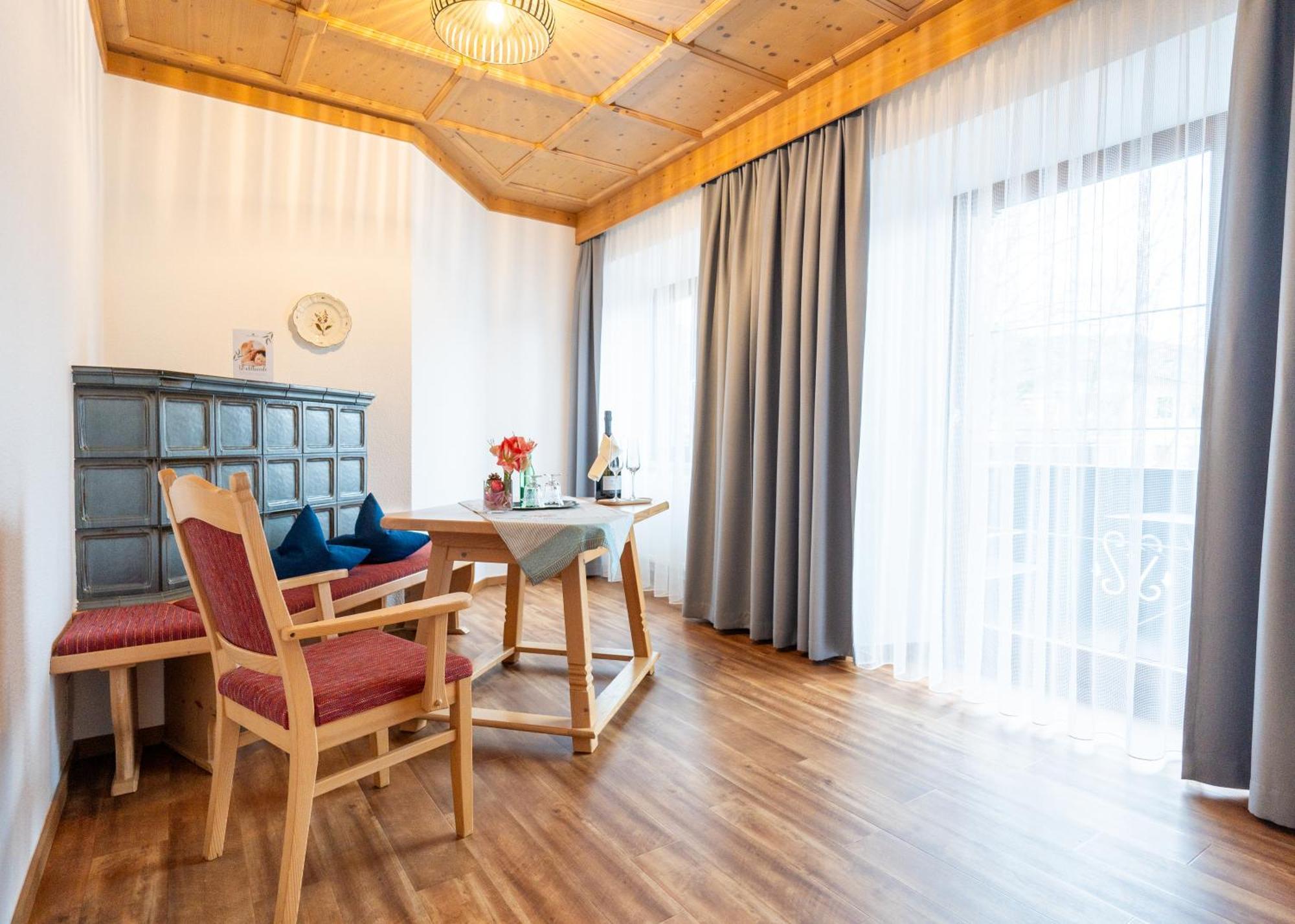 Hotel Krone Tirol 罗伊特 外观 照片