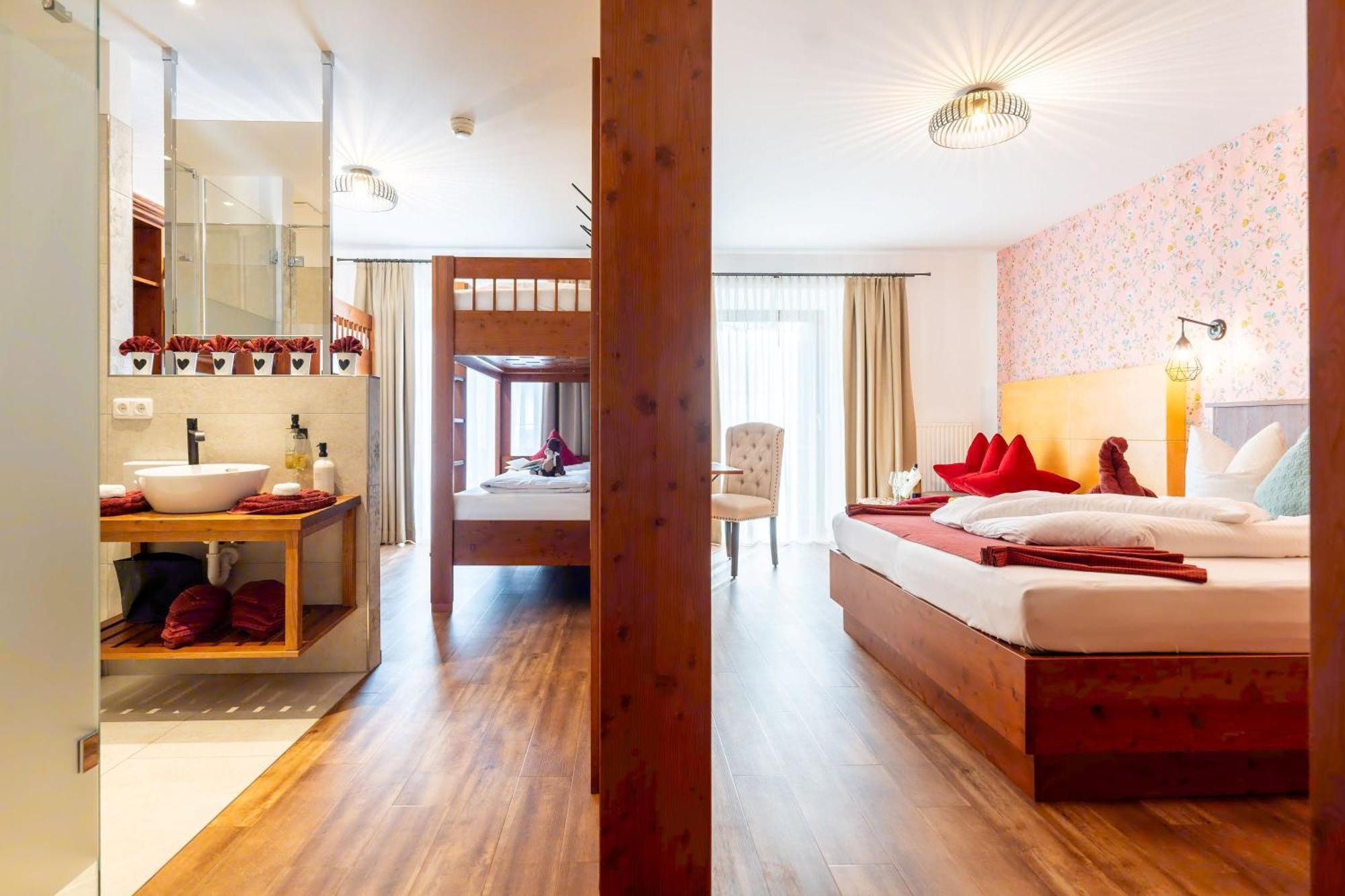 Hotel Krone Tirol 罗伊特 外观 照片
