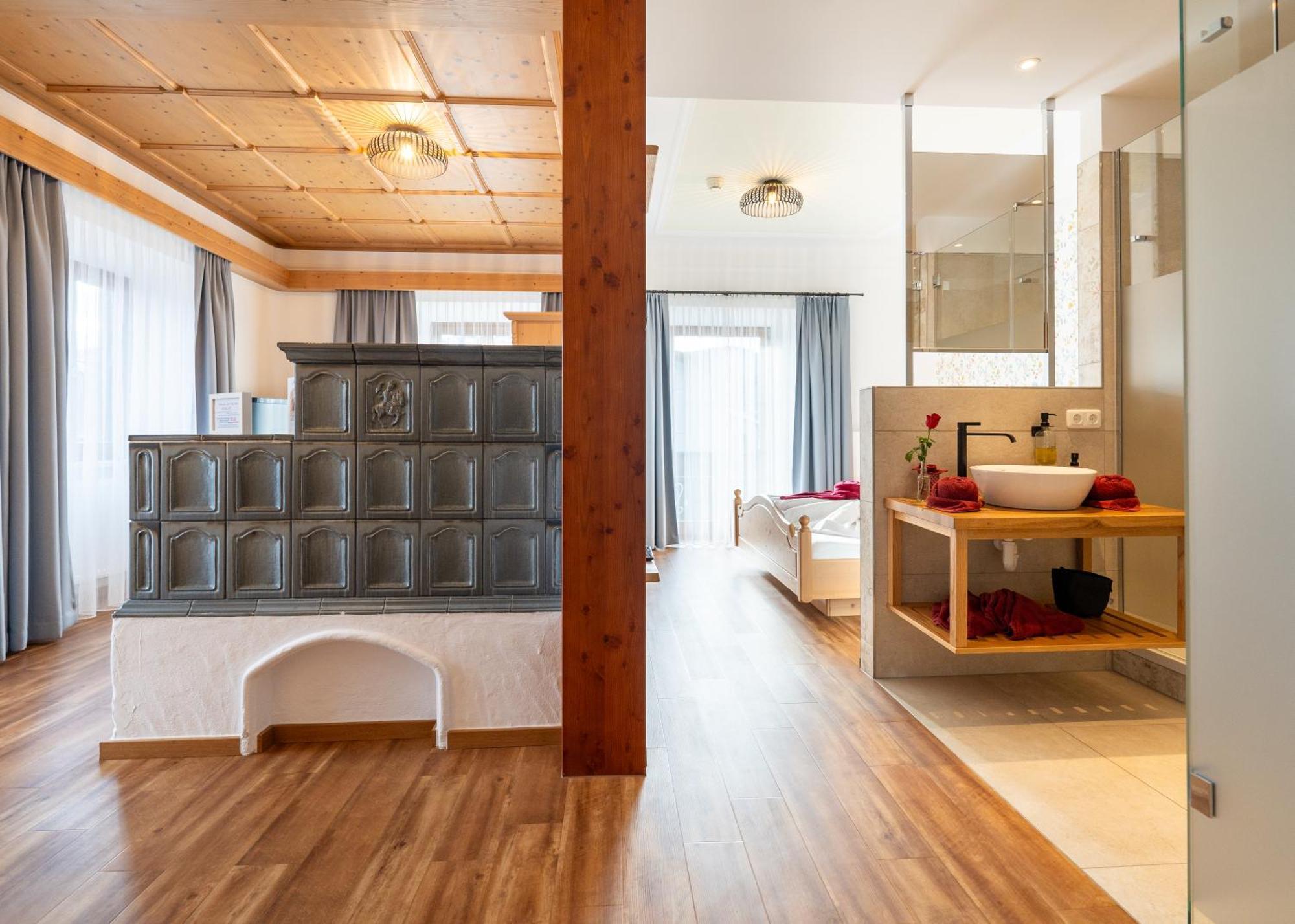 Hotel Krone Tirol 罗伊特 外观 照片