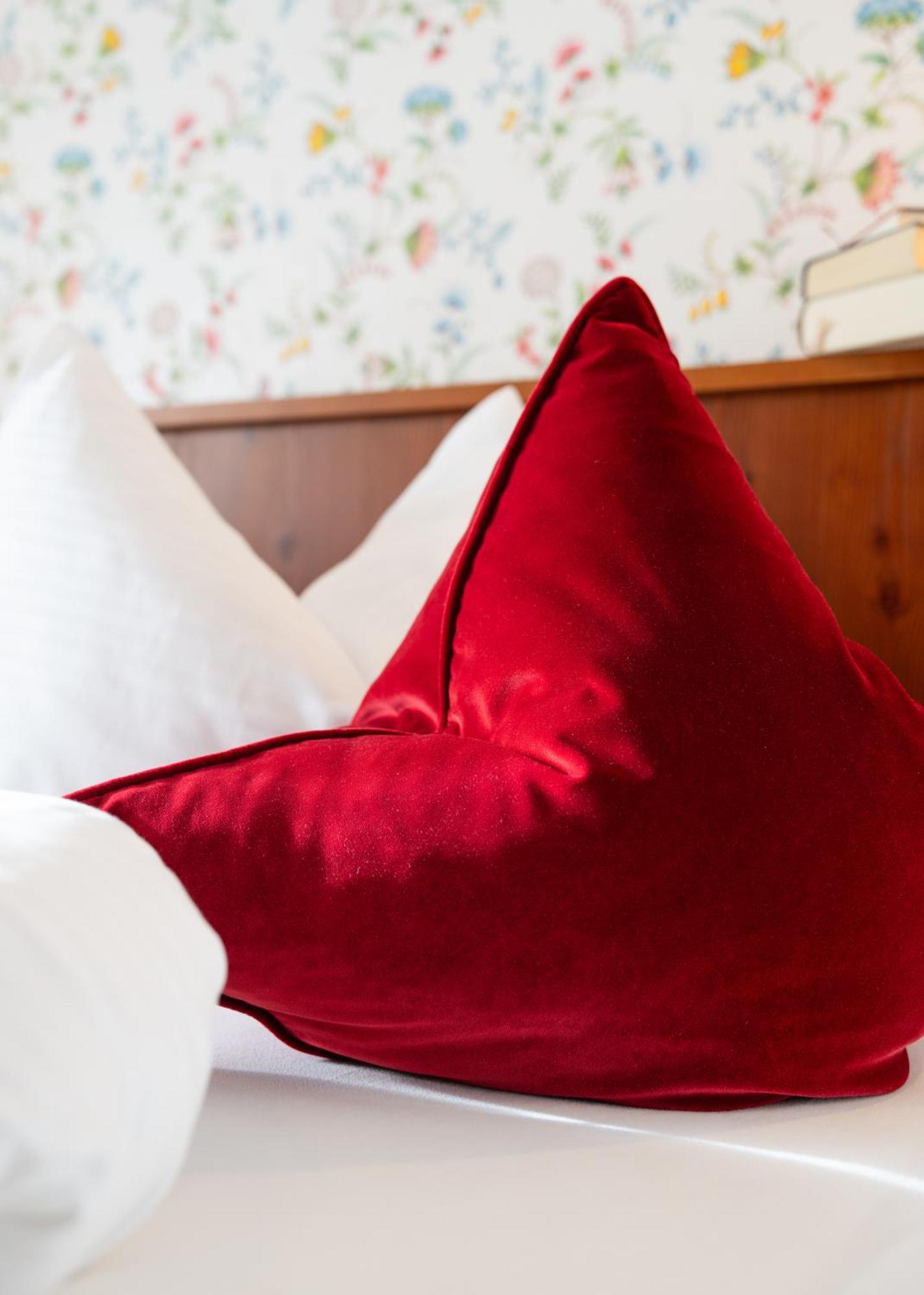 Hotel Krone Tirol 罗伊特 外观 照片