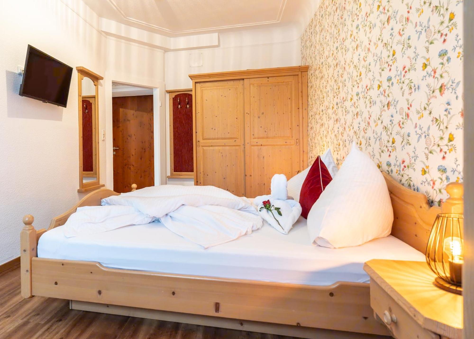 Hotel Krone Tirol 罗伊特 外观 照片
